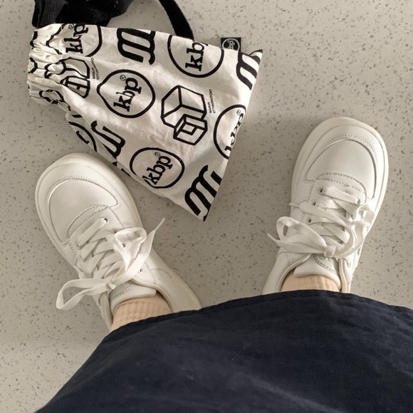 Popular small white shoes! - Picture 2 of 6